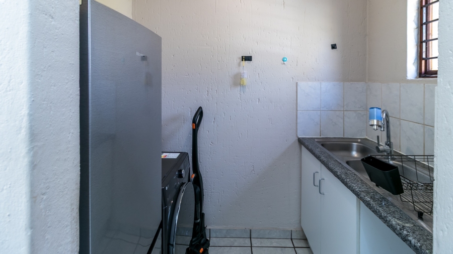 To Let 2 Bedroom Property for Rent in Buccleuch Gauteng