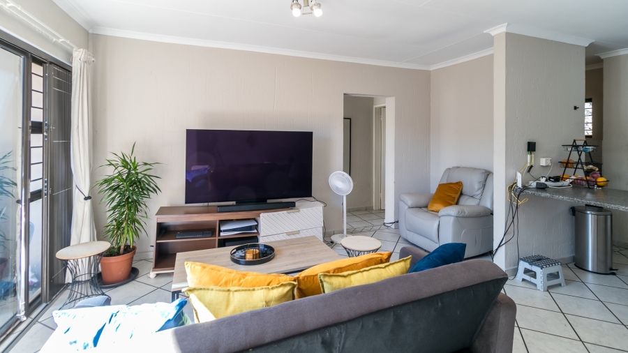 To Let 2 Bedroom Property for Rent in Buccleuch Gauteng