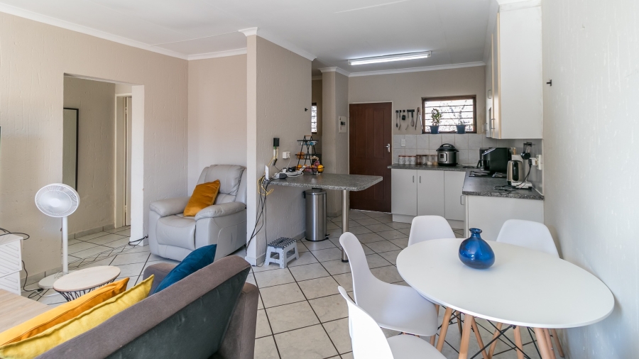 To Let 2 Bedroom Property for Rent in Buccleuch Gauteng