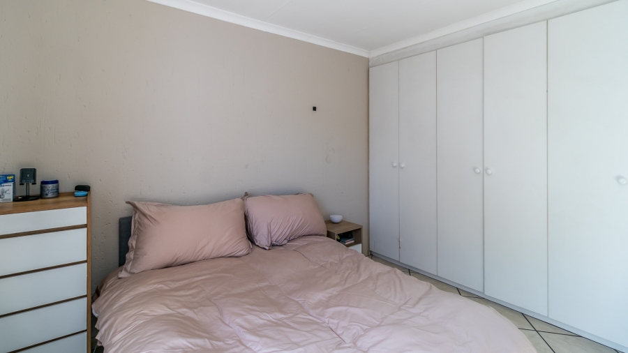 To Let 2 Bedroom Property for Rent in Buccleuch Gauteng