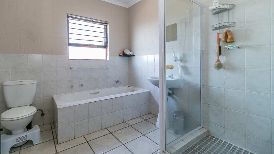 To Let 2 Bedroom Property for Rent in Buccleuch Gauteng
