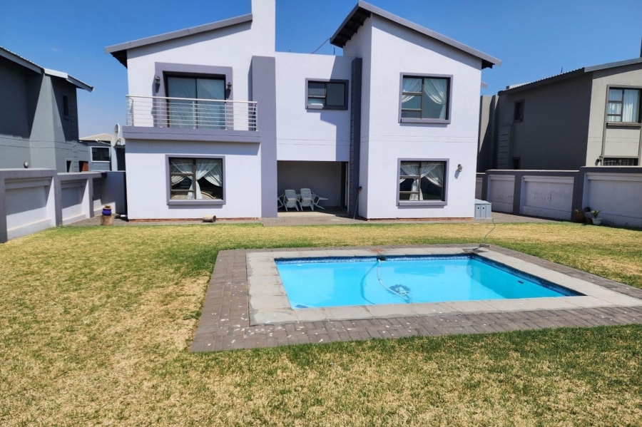 To Let 3 Bedroom Property for Rent in Helderwyk Gauteng