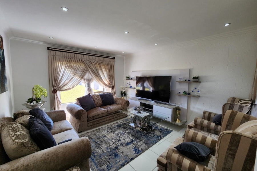 To Let 3 Bedroom Property for Rent in Helderwyk Gauteng