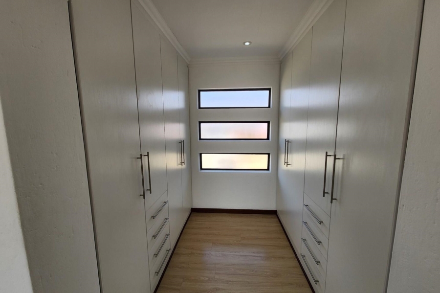 To Let 3 Bedroom Property for Rent in Helderwyk Gauteng