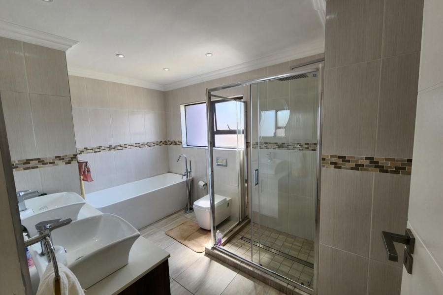 To Let 3 Bedroom Property for Rent in Helderwyk Gauteng