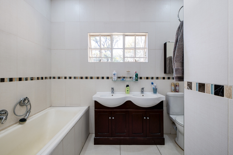 To Let 4 Bedroom Property for Rent in Chartwell Gauteng