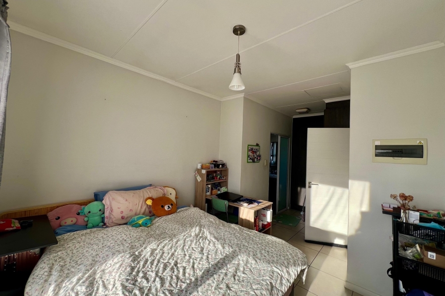 1 Bedroom Property for Sale in Bryanston Gauteng