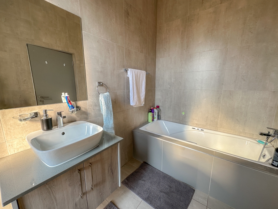 4 Bedroom Property for Sale in Midstream Meadows Gauteng