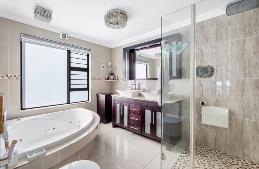 4 Bedroom Property for Sale in Little Falls Gauteng