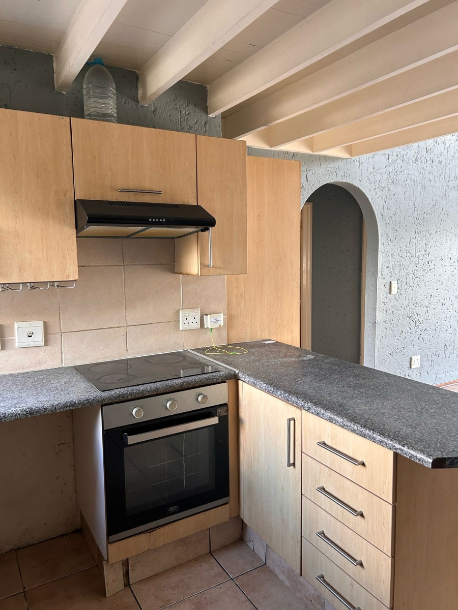 2 Bedroom Property for Sale in Lonehill Gauteng