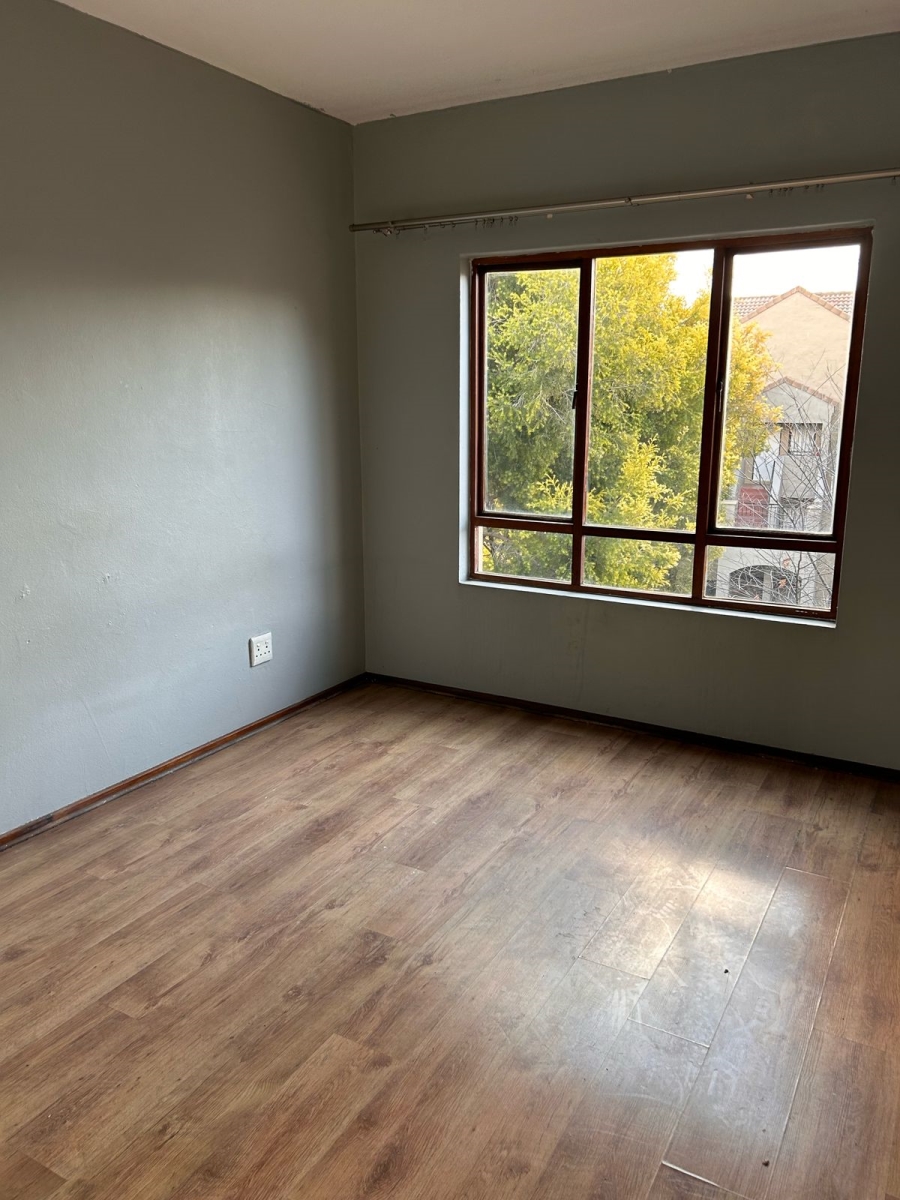 2 Bedroom Property for Sale in Lonehill Gauteng