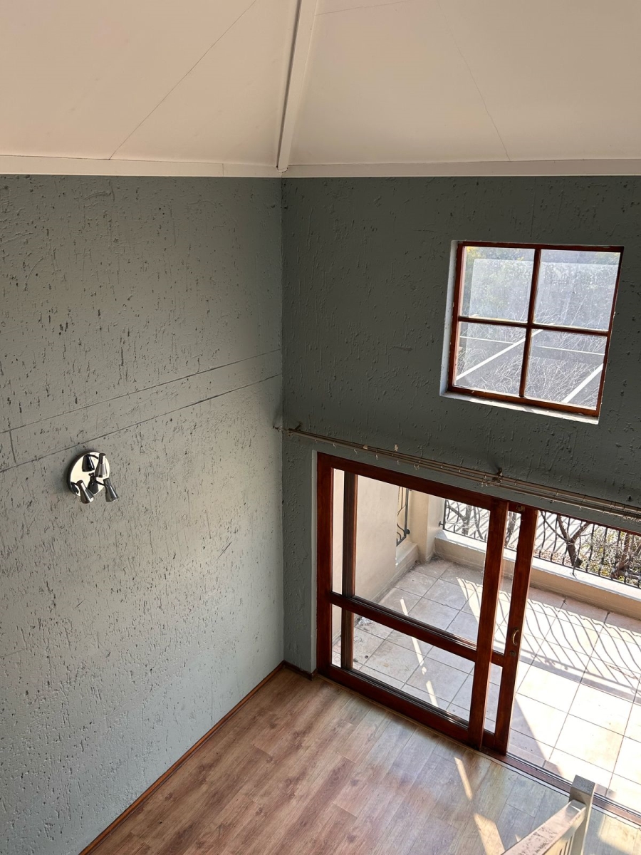 2 Bedroom Property for Sale in Lonehill Gauteng