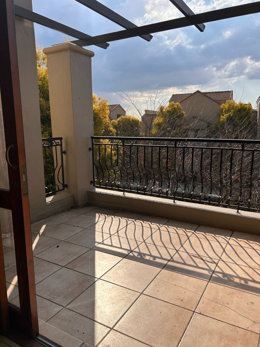 2 Bedroom Property for Sale in Lonehill Gauteng