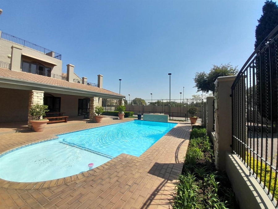 2 Bedroom Property for Sale in Lonehill Gauteng