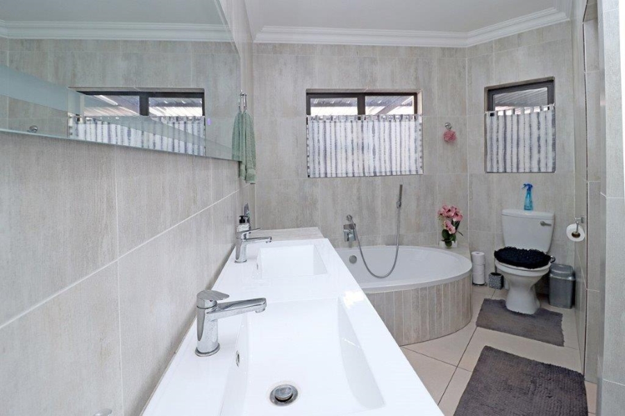 4 Bedroom Property for Sale in Marais Steyn Park Gauteng