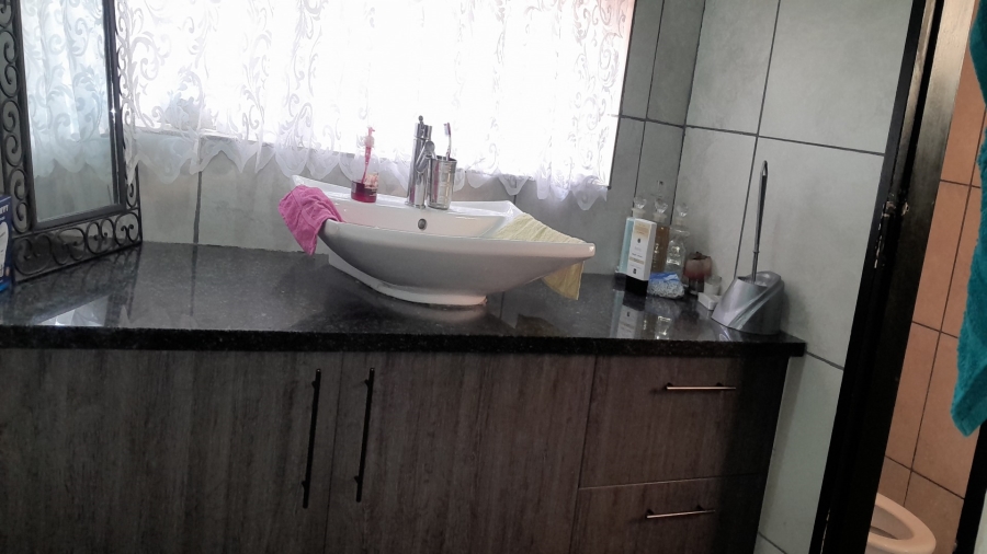 3 Bedroom Property for Sale in Theoville Gauteng
