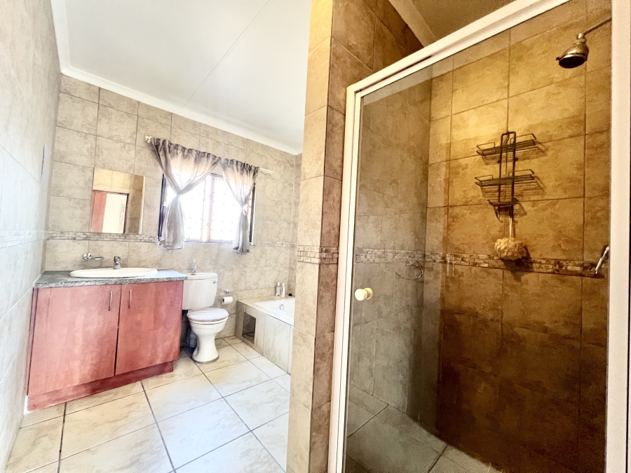 3 Bedroom Property for Sale in Country View Estate Gauteng