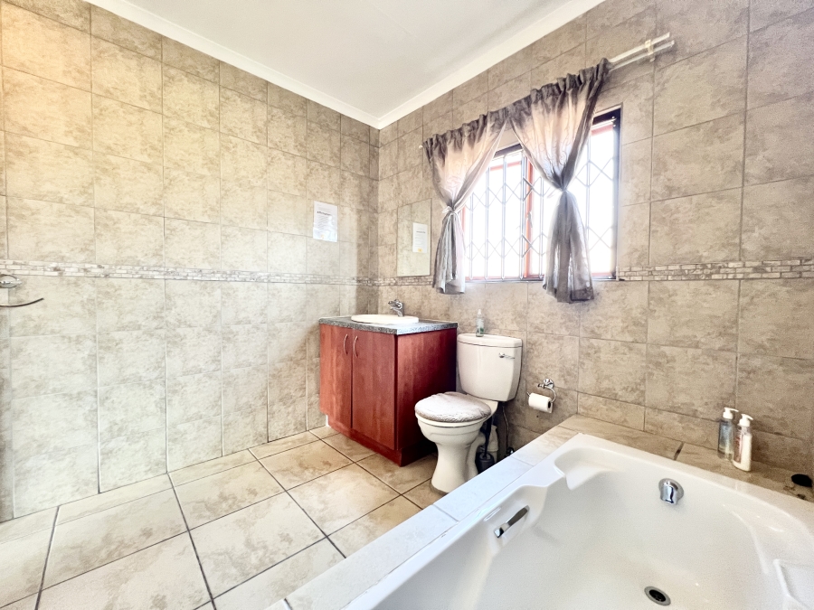 3 Bedroom Property for Sale in Country View Estate Gauteng