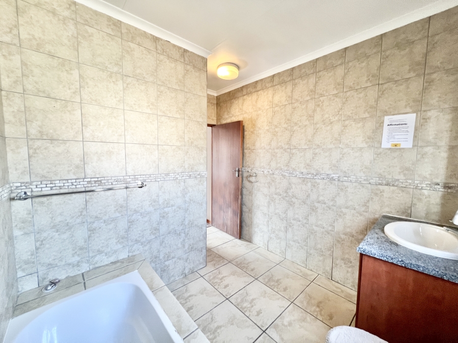 3 Bedroom Property for Sale in Country View Estate Gauteng