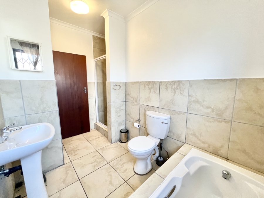 3 Bedroom Property for Sale in Country View Estate Gauteng