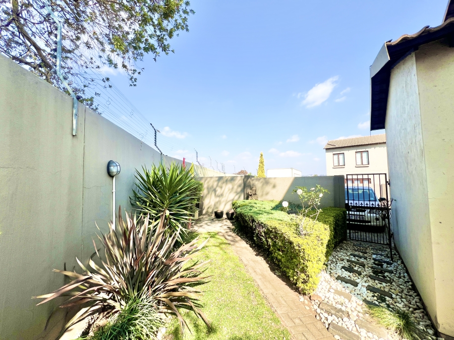 3 Bedroom Property for Sale in Country View Estate Gauteng