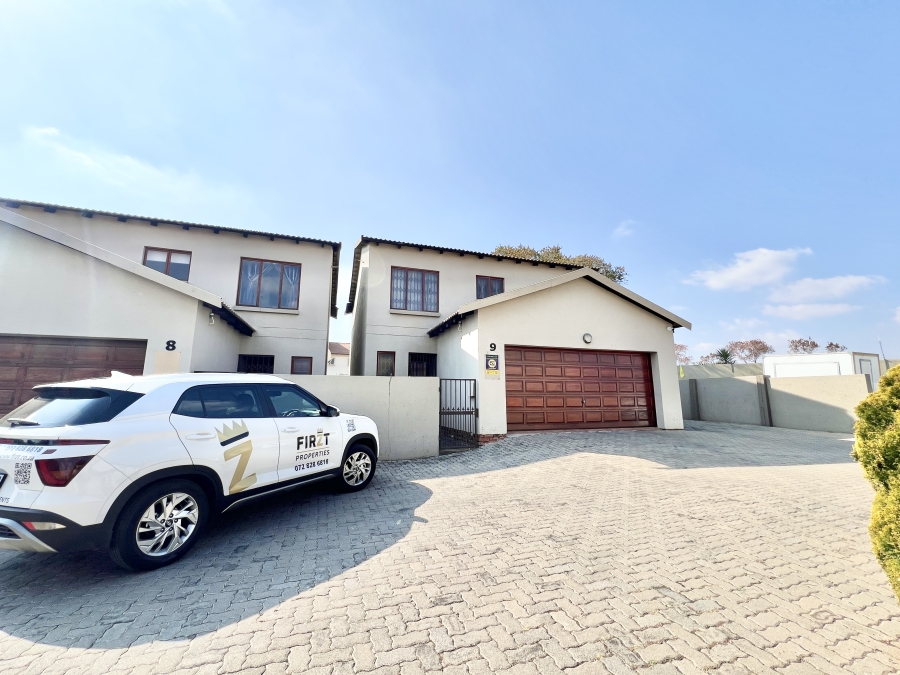 3 Bedroom Property for Sale in Country View Estate Gauteng