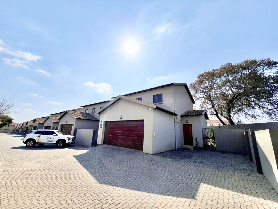 3 Bedroom Property for Sale in Country View Estate Gauteng