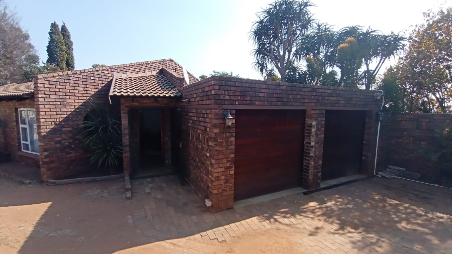 3 Bedroom Property for Sale in Radiokop Gauteng