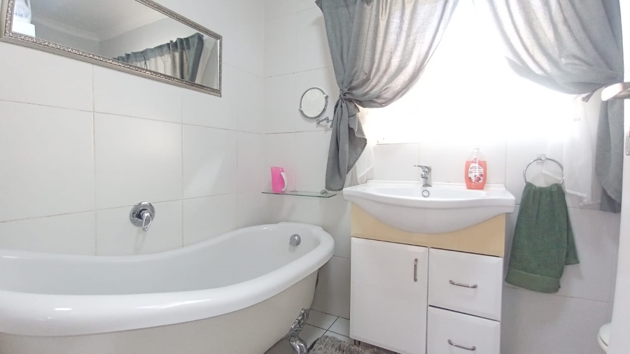 3 Bedroom Property for Sale in Radiokop Gauteng