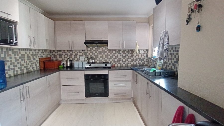 3 Bedroom Property for Sale in Radiokop Gauteng
