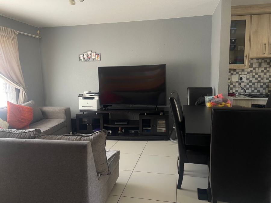 To Let 2 Bedroom Property for Rent in Heuwelsig Estate Gauteng