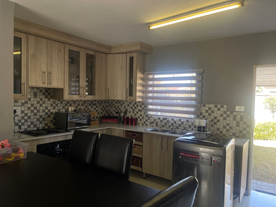 To Let 2 Bedroom Property for Rent in Heuwelsig Estate Gauteng