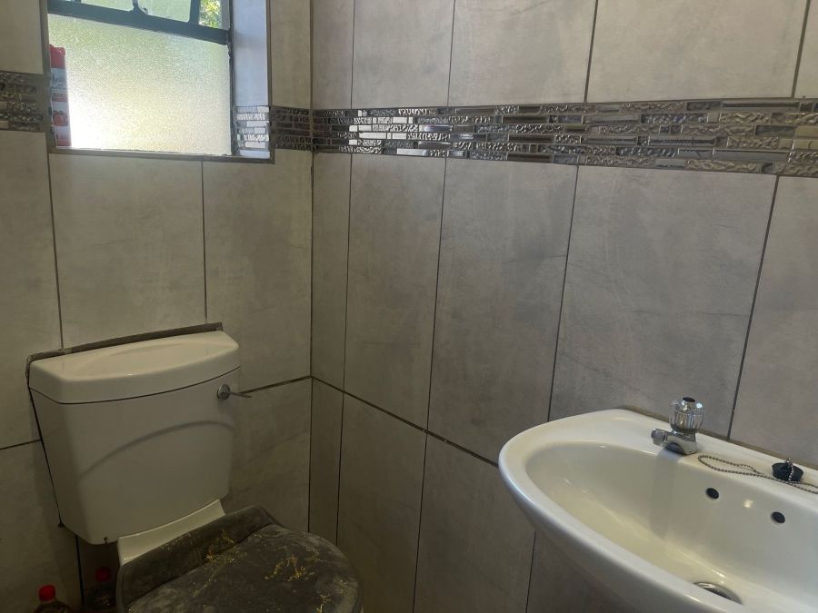 To Let 2 Bedroom Property for Rent in Heuwelsig Estate Gauteng