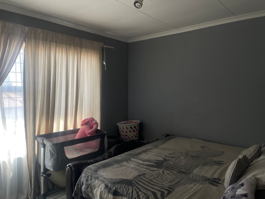 To Let 2 Bedroom Property for Rent in Heuwelsig Estate Gauteng
