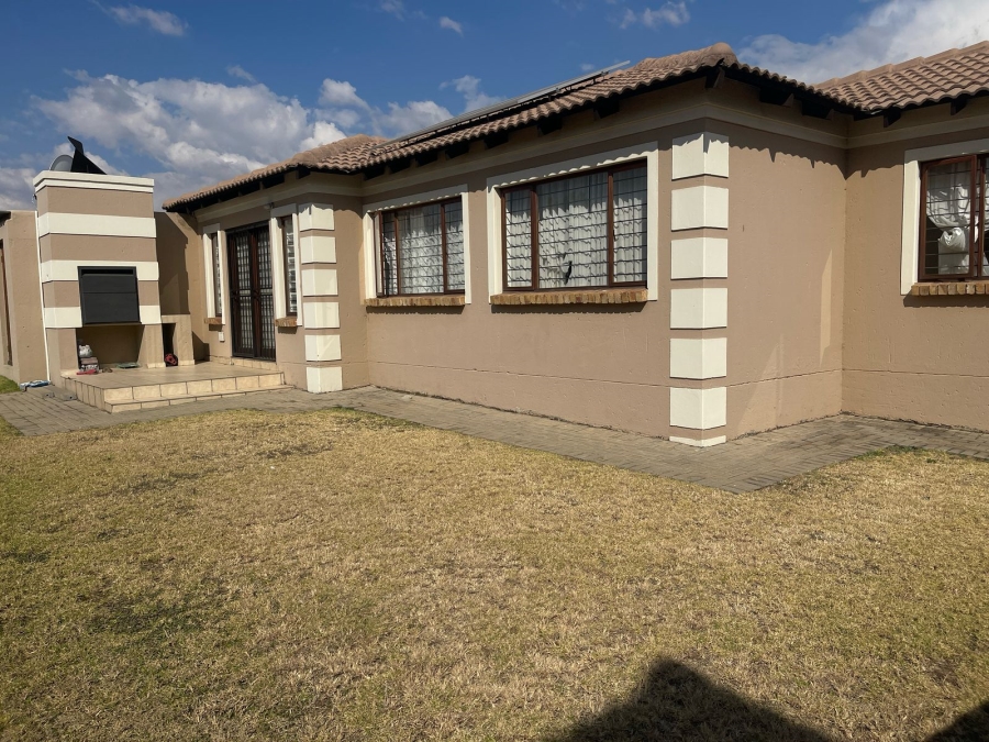 To Let 3 Bedroom Property for Rent in Arundo Estate Gauteng