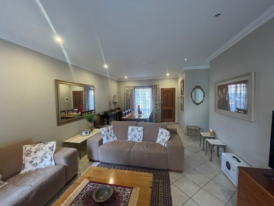 To Let 2 Bedroom Property for Rent in Eldoraigne Gauteng