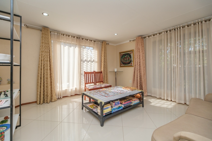 To Let 3 Bedroom Property for Rent in Constantia Kloof Gauteng