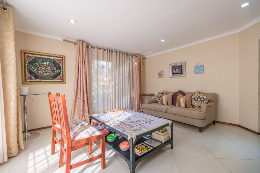 To Let 3 Bedroom Property for Rent in Constantia Kloof Gauteng