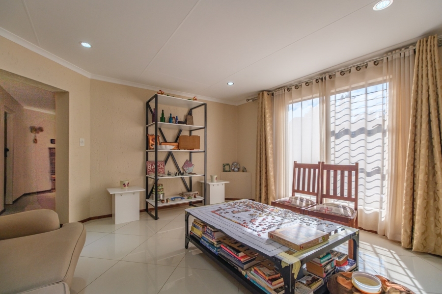 To Let 3 Bedroom Property for Rent in Constantia Kloof Gauteng