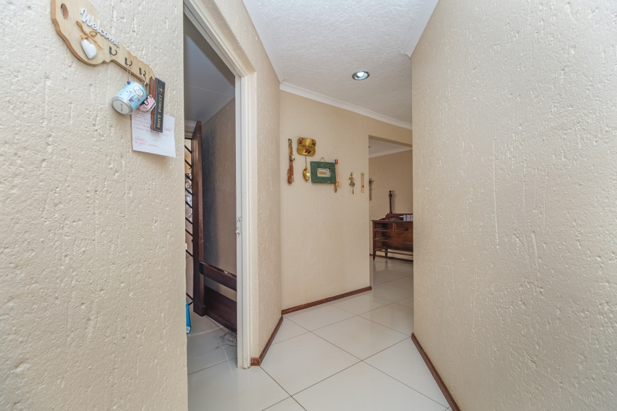 To Let 3 Bedroom Property for Rent in Constantia Kloof Gauteng