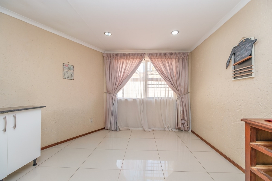 To Let 3 Bedroom Property for Rent in Constantia Kloof Gauteng