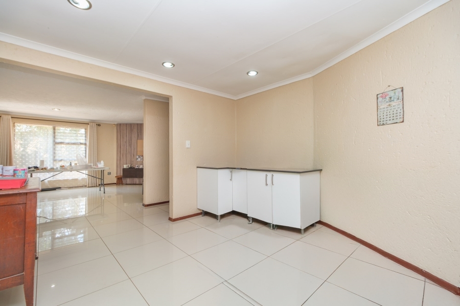 To Let 3 Bedroom Property for Rent in Constantia Kloof Gauteng