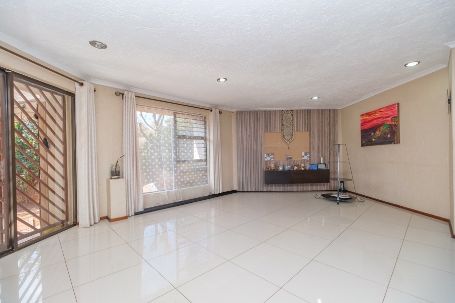 To Let 3 Bedroom Property for Rent in Constantia Kloof Gauteng