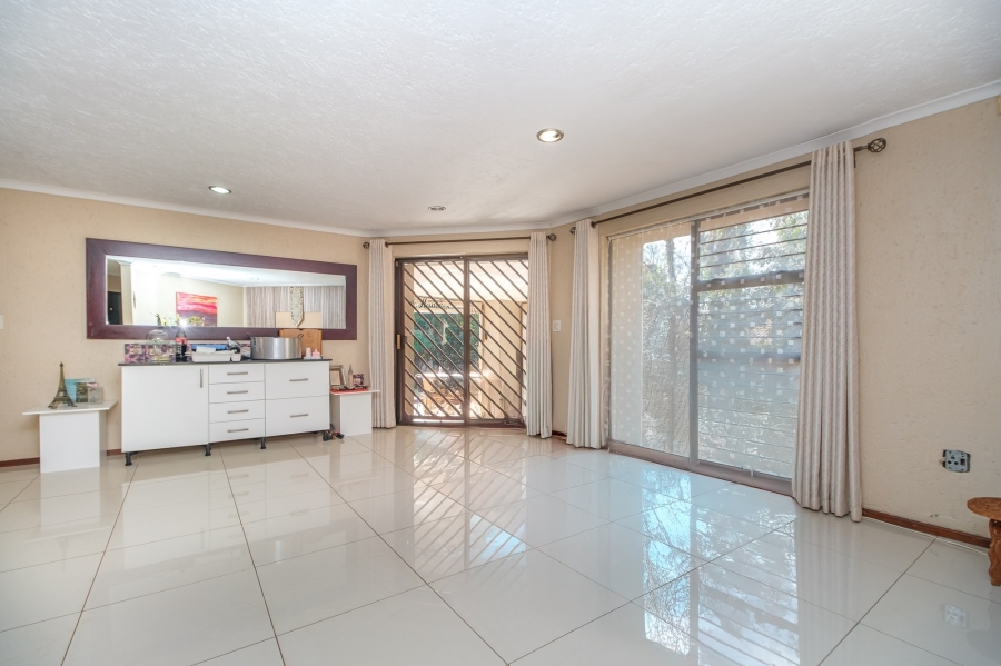 To Let 3 Bedroom Property for Rent in Constantia Kloof Gauteng