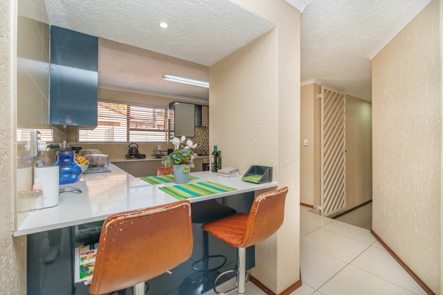 To Let 3 Bedroom Property for Rent in Constantia Kloof Gauteng