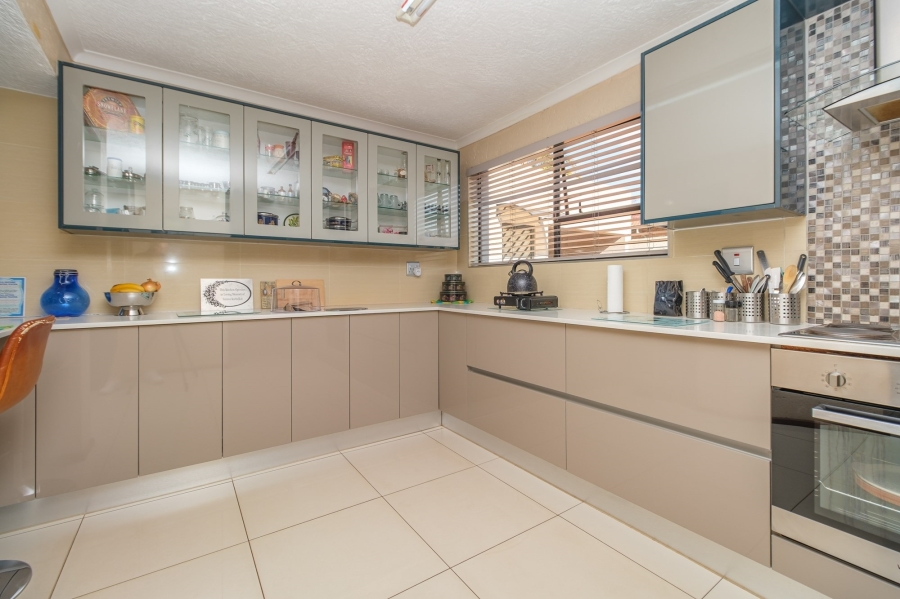 To Let 3 Bedroom Property for Rent in Constantia Kloof Gauteng