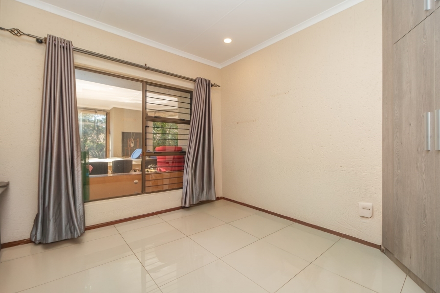 To Let 3 Bedroom Property for Rent in Constantia Kloof Gauteng