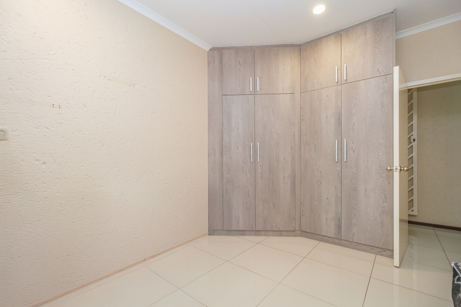 To Let 3 Bedroom Property for Rent in Constantia Kloof Gauteng