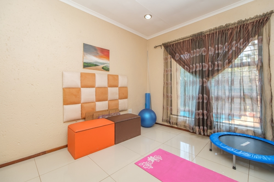 To Let 3 Bedroom Property for Rent in Constantia Kloof Gauteng