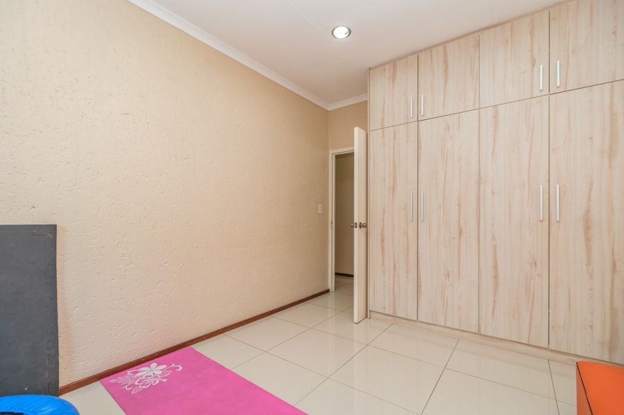 To Let 3 Bedroom Property for Rent in Constantia Kloof Gauteng